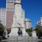 Don Quijote und Sancho Panza am Denkmal für Cervantes